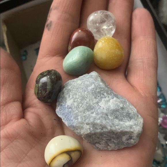 Assorted Gemstone Collection - Picture 2 of 3